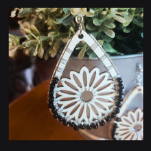 Load image into Gallery viewer, Daisy Aroma Therapy Earrings