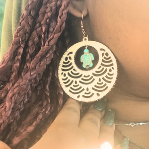 Wooden Fillagree Medallion/Turquoise Turtle